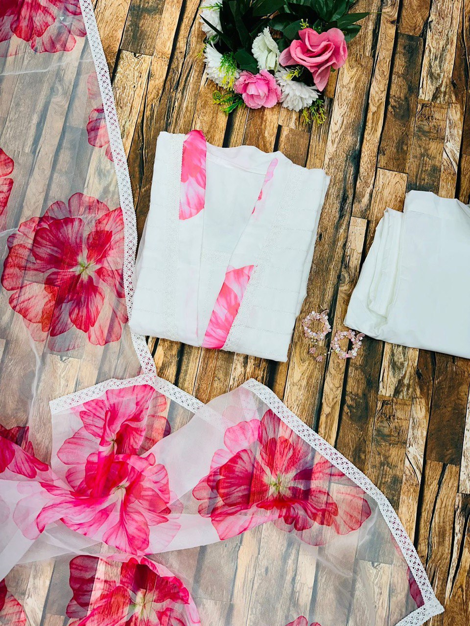 Posh White Organza Straight Kurta Pant With Dupatta Set - INDIAN ELEGANCE